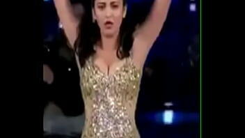 shruthihassan boobs dance show TAMIL GILMA VIDEOS